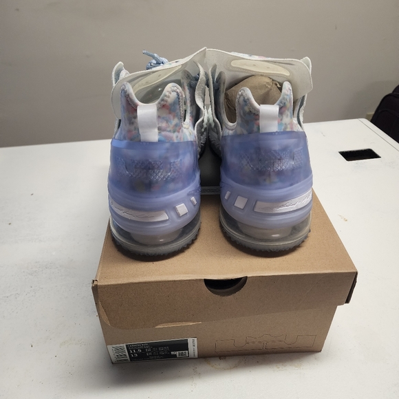Lebron XVIII Blue TINT/WHITE-Clear - Picture 3 of 4